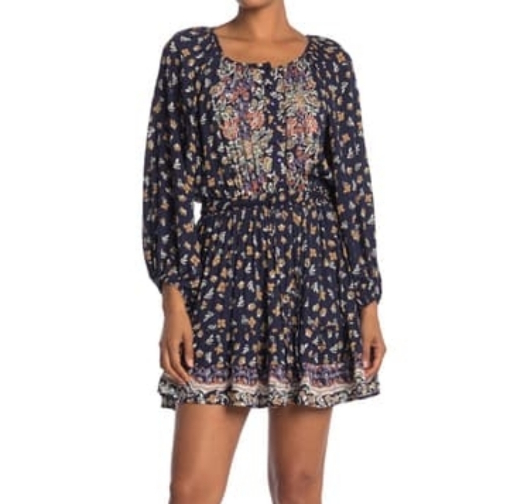 - Angle  Long sleeve Printed Dress